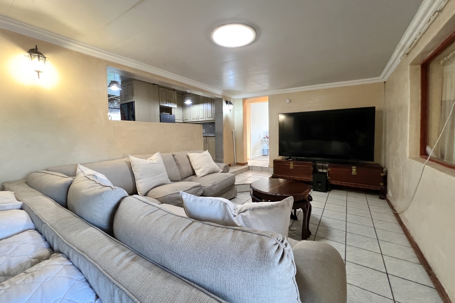 5 Bedroom Property for Sale in Vredekloof Western Cape
